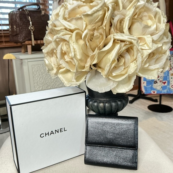 Authentic Black CHANEL COCO DOUBLE HOOK Compact Wallet W/Box - Picture 4 of 16